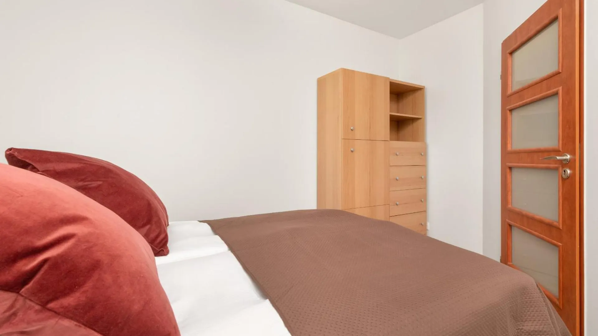 Sloneczny I Przestronny Apartament W Gdansku Z Wanna I Umeblowanym Tarasem By Noclegi Renters 0*, Gdansk Poland