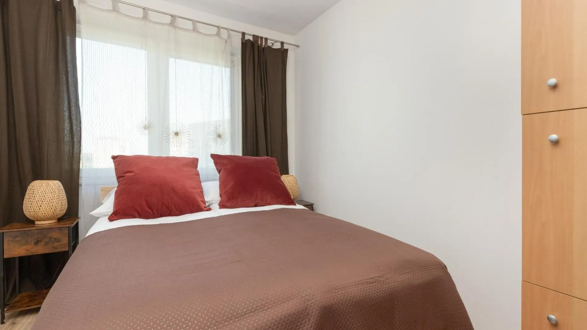 Sloneczny I Przestronny Apartament W Gdansku Z Wanna I Umeblowanym Tarasem By Noclegi Renters Apartment